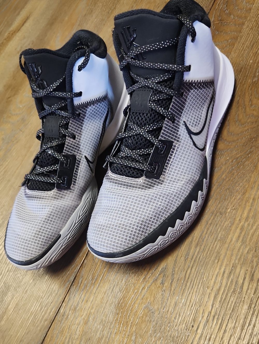 Nike Men’s Kyrie Flytrap 4